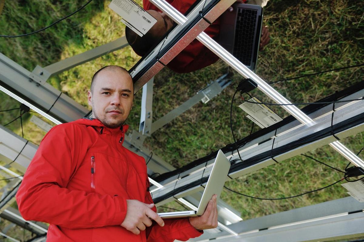 Eco-friendly Data Centers: Balancing Performance with Environment